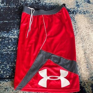 Men’s Under Armour athletic shorts.  Gently used. Sz med.